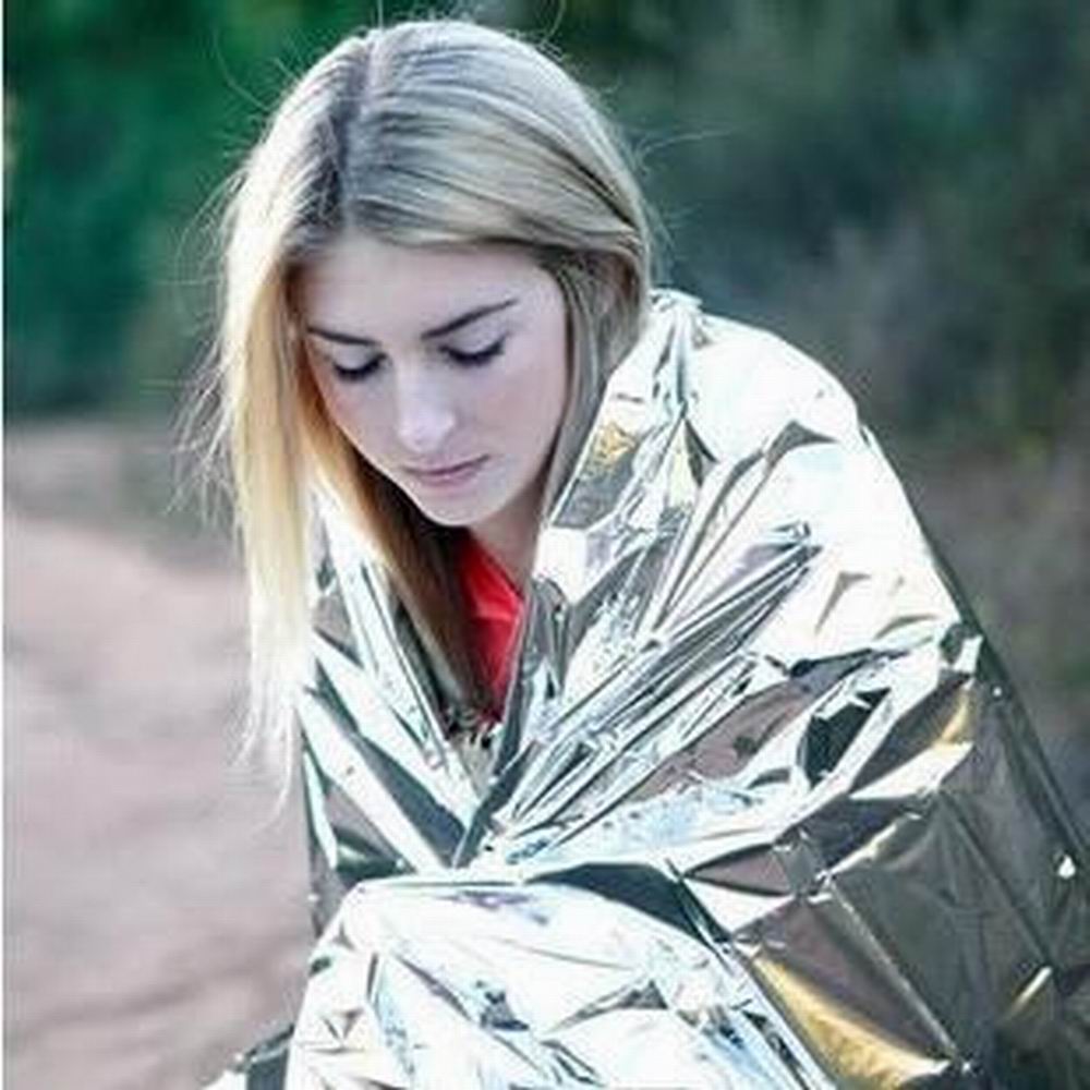 بطانية طوارئ في الهواء الطلق ا - مراجعة Field Dressing Kit وسعره